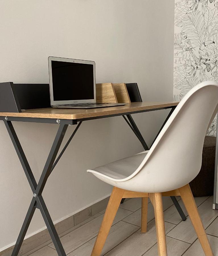 Joli Appartement Hypercentre T2, Classe Meuble De Tourisme 3 Avec Parking Gratuit Béziers Eksteriør billede