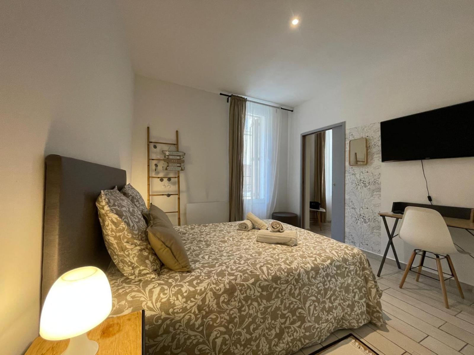 Joli Appartement Hypercentre T2, Classe Meuble De Tourisme 3 Avec Parking Gratuit Béziers Eksteriør billede