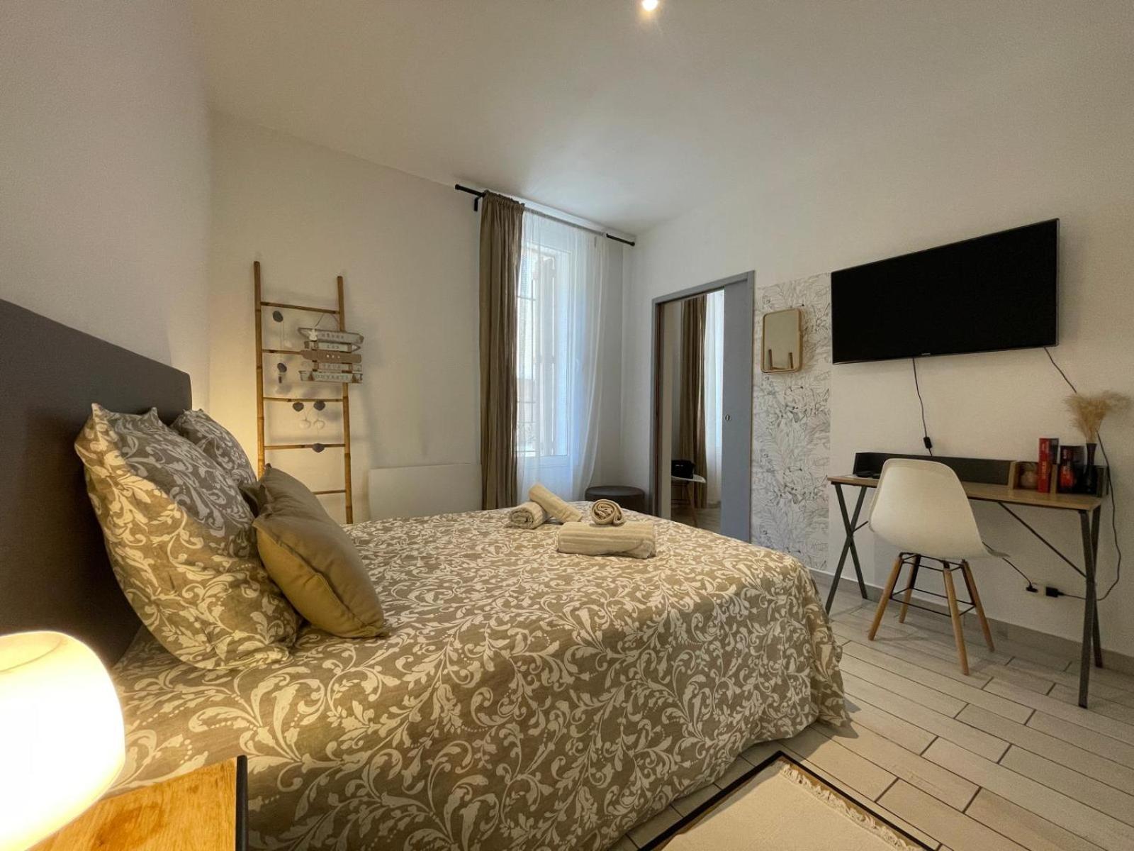 Joli Appartement Hypercentre T2, Classe Meuble De Tourisme 3 Avec Parking Gratuit Béziers Eksteriør billede