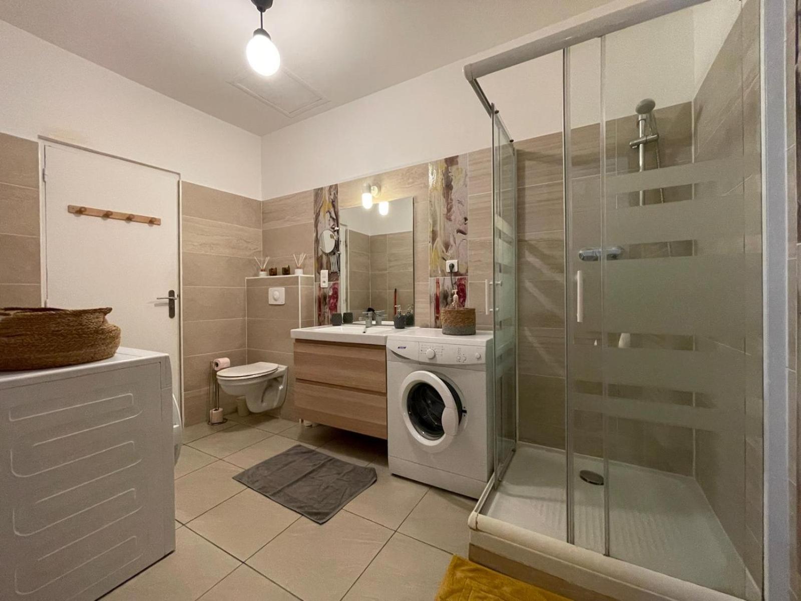 Joli Appartement Hypercentre T2, Classe Meuble De Tourisme 3 Avec Parking Gratuit Béziers Eksteriør billede