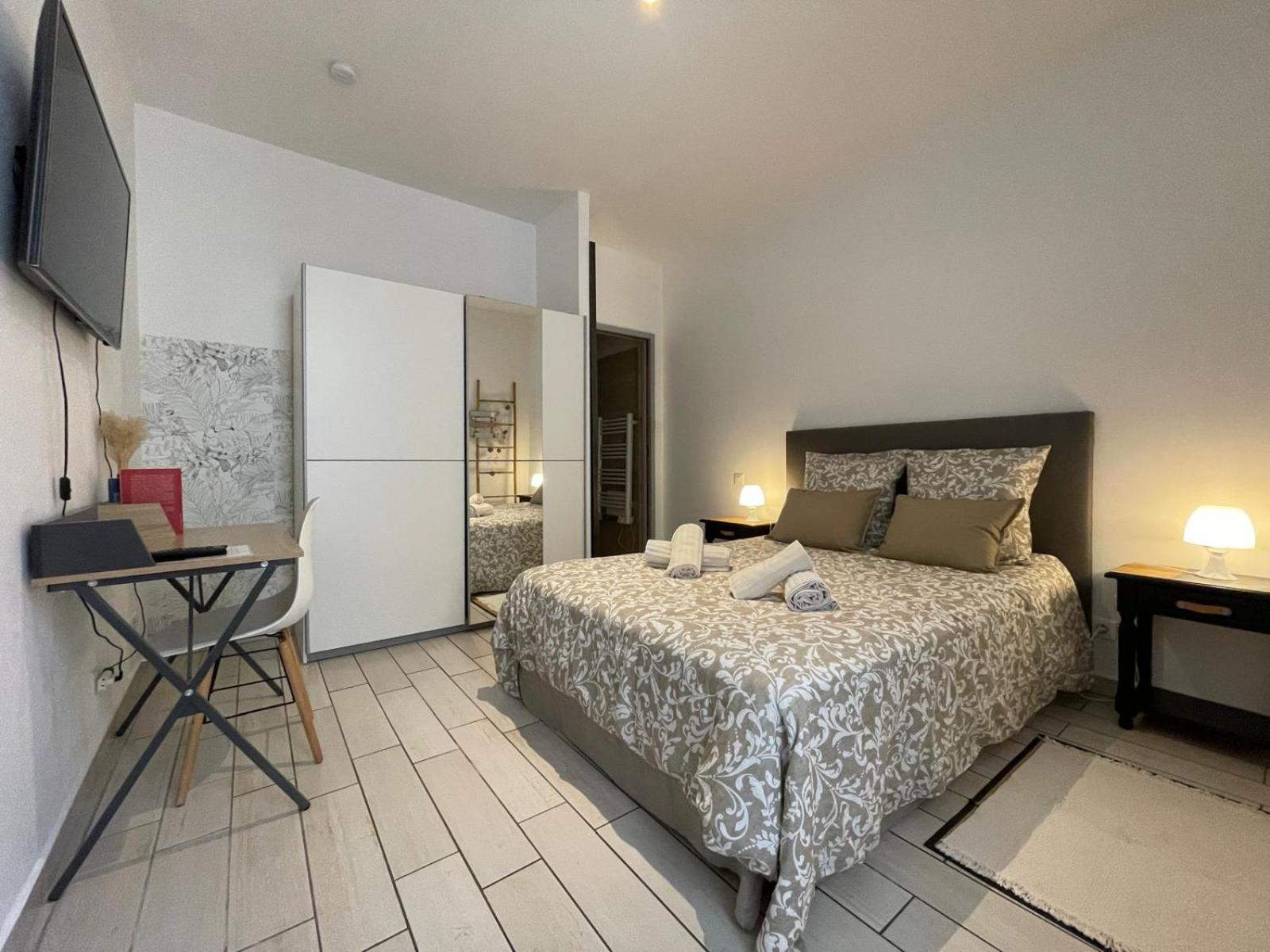 Joli Appartement Hypercentre T2, Classe Meuble De Tourisme 3 Avec Parking Gratuit Béziers Eksteriør billede